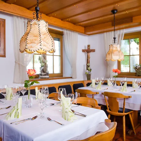 Zum Roessle Hotel